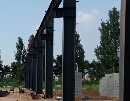 Malowane kratownice dachowe ze stali ocynkowanej Nowoczesne prefabrykowane metalowe stodoły