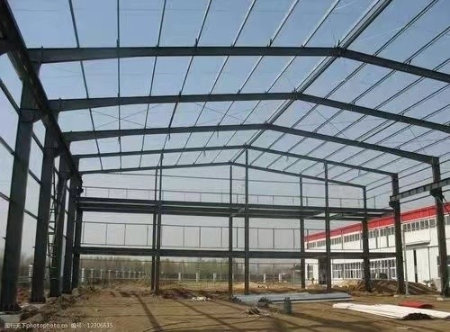 Budynki przemysłowe ze stali OEM o podwójnej rozpiętości wstępnie zaprojektowanej szopy