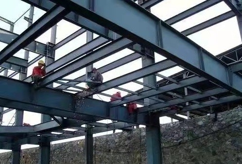 Nadające się do recyklingu prefabrykowane budynki z ramami stalowymi Stadion z blachy falistej z prefabrykatów